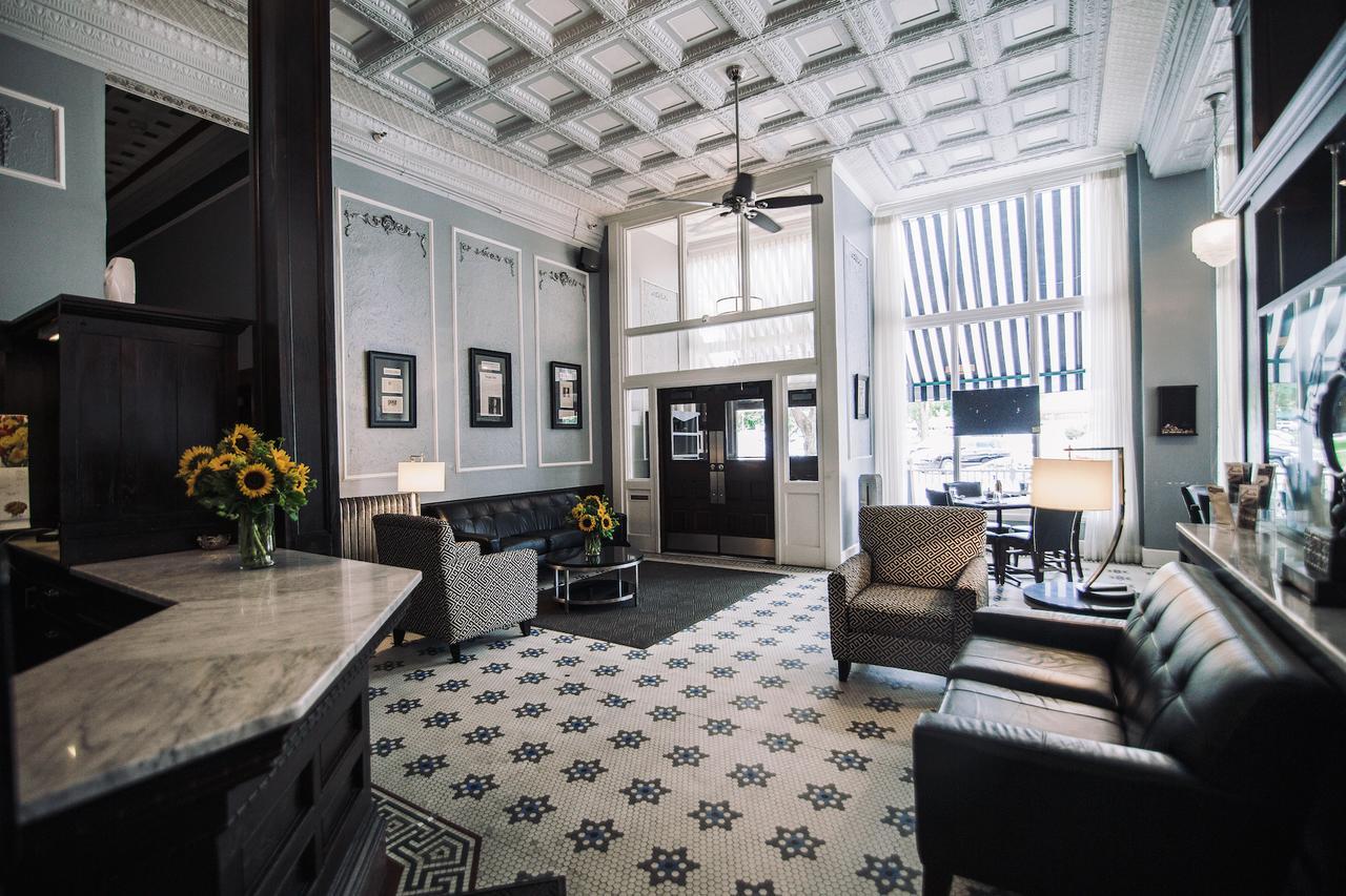 The Continental Hotel Centerville Exterior photo